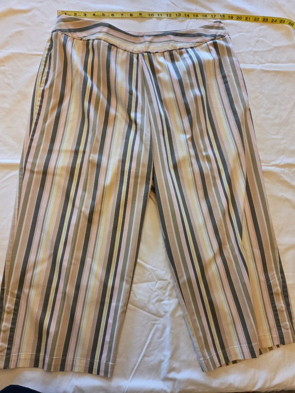 Valerie Stevens Gray Pink Striped Capri Pants Size 16